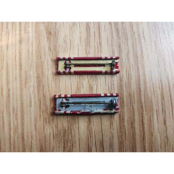 Lot of 2 WWII US Army Good Conduct Medal Ribbon Bars – Red White Pin-Back - Picture 2 of 6